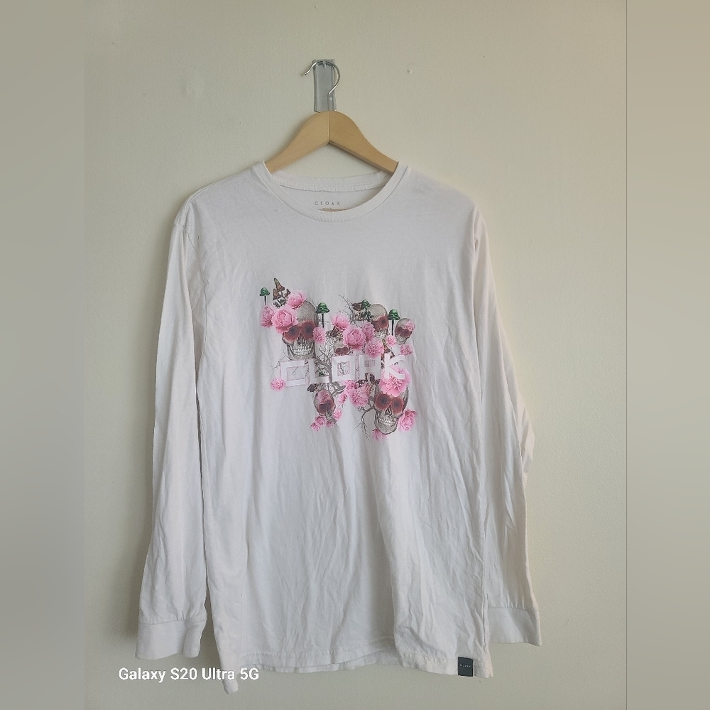 Cloak Floral Graphic Long Sleeve Tee White Pink Roses Size Medium